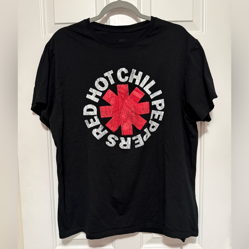 Men’s Red Hot Chili Peppers Black Graphic Tee